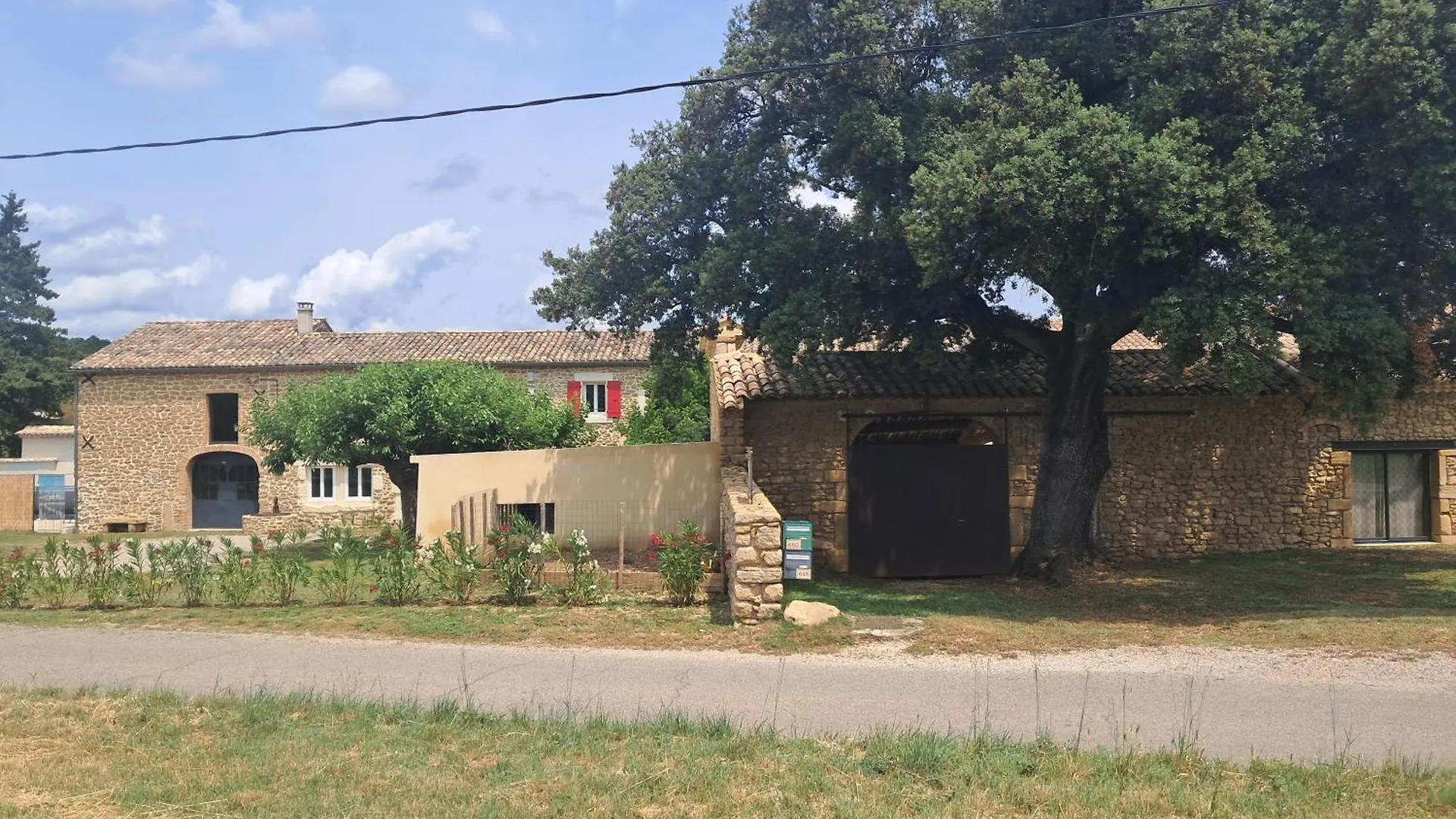 Chez Vero Chambres D'Hotes & Maison En Pierre Contemporaine Suze-la-Rousse Francia