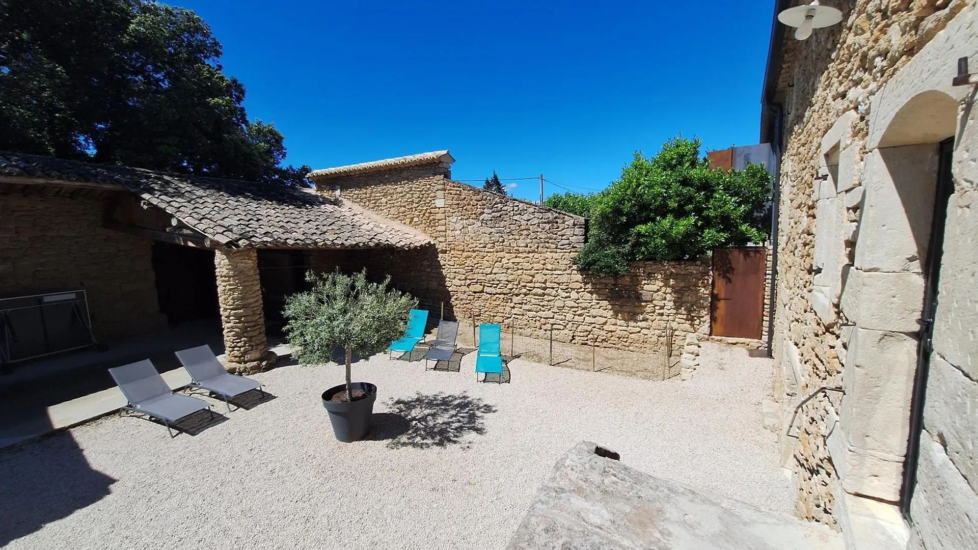 Chez Vero Chambres D'Hotes & Maison En Pierre Contemporaine Suze-la-Rousse 0*,  France